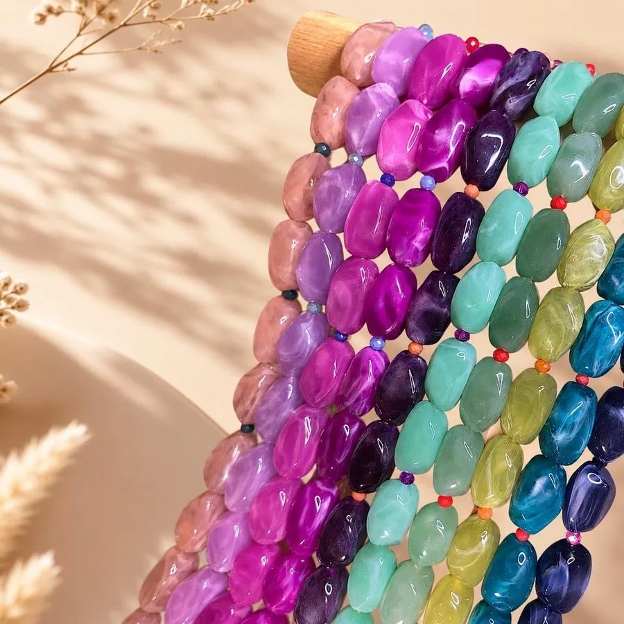 Création de La Gazelle Tressée, bijoux et vannerie tressée à la main.